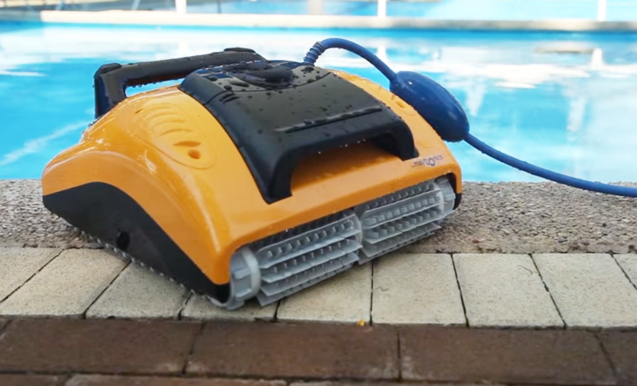 Prezentarea robotului de curățare a piscinei pentru copii Dolphin W20
