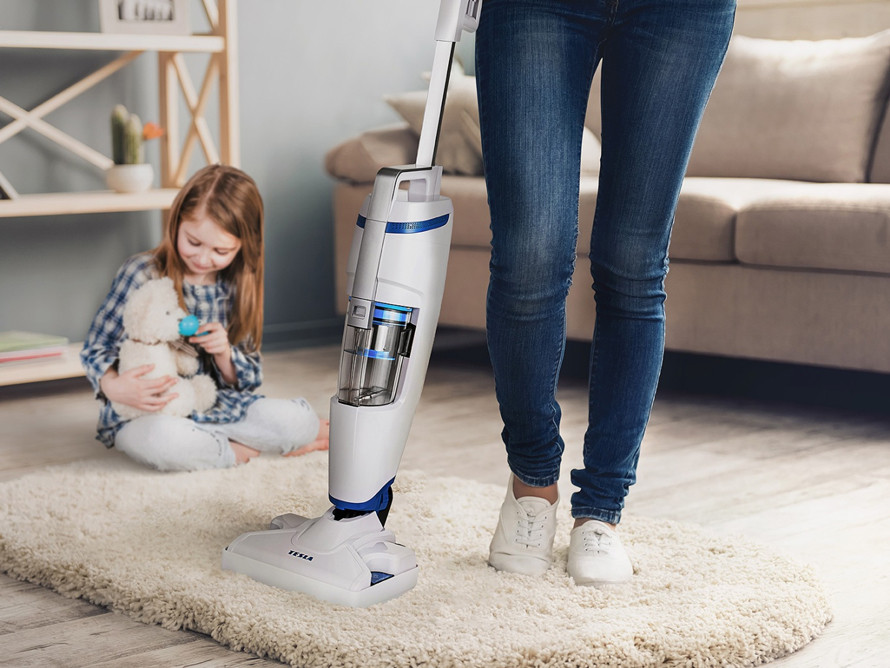 Prezentarea aspiratorului vertical Tesla PowerStar GT400 cu aburi și mop