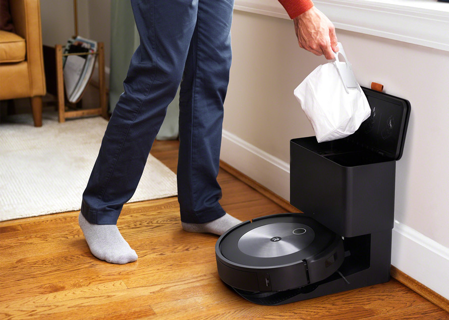 Golirea automată a coșului de colectare din stația Clean Base