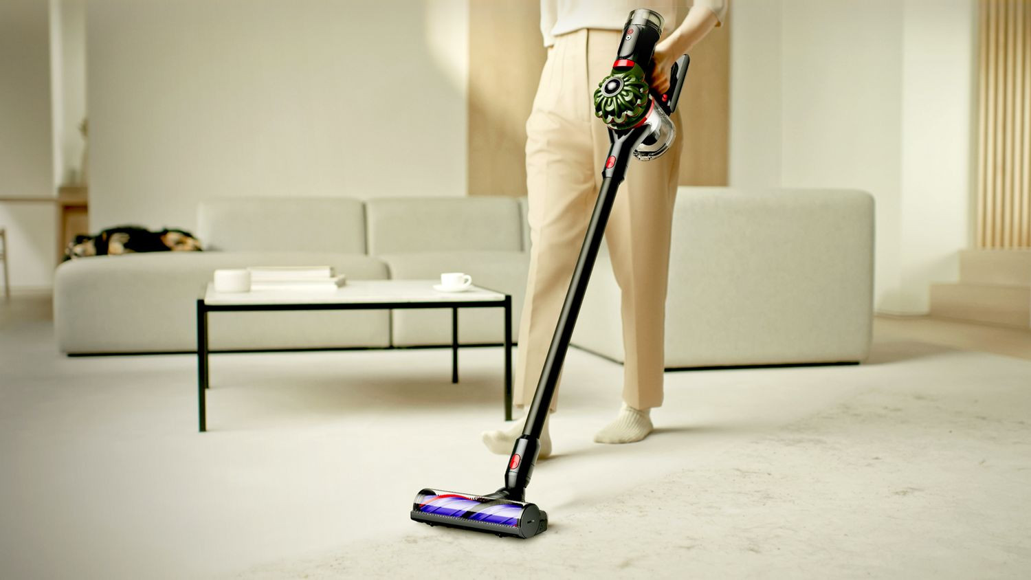 Prezentare aspirator Dyson V8 Cyclone
