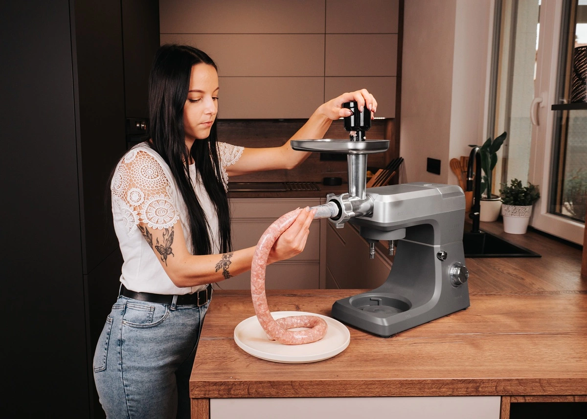 Mașină de tocat carne cu atașament pentru cârnați de casă, cârnați și chiftele