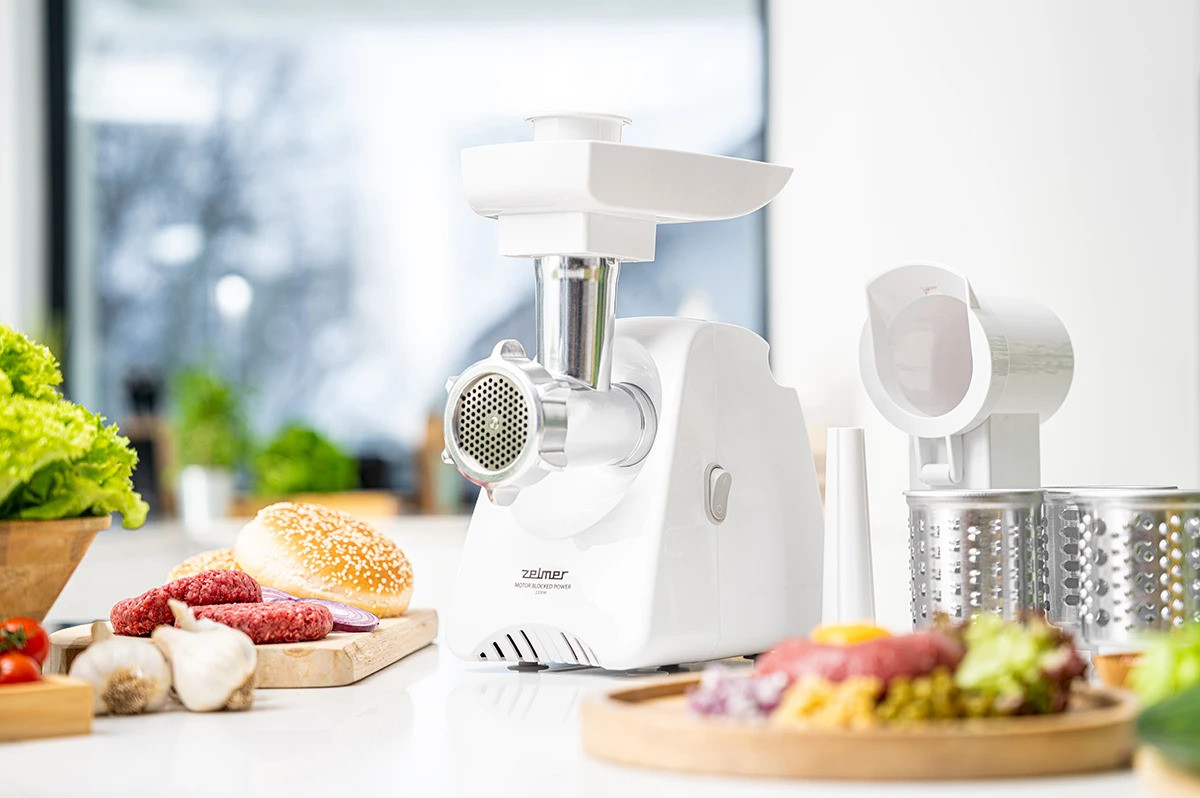 Putere de intrare 2200 W și ieșire de până la 3Kg/min.