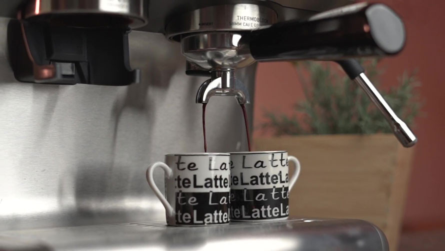 De asemenea, va pregăti specialități de cafea