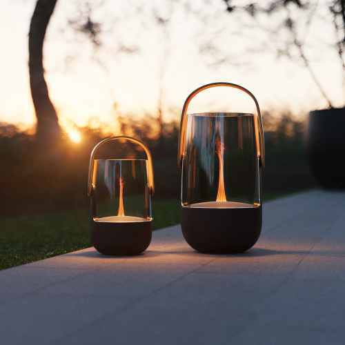 Jocul magic al luminii și al parfumului pe terasa dvs.