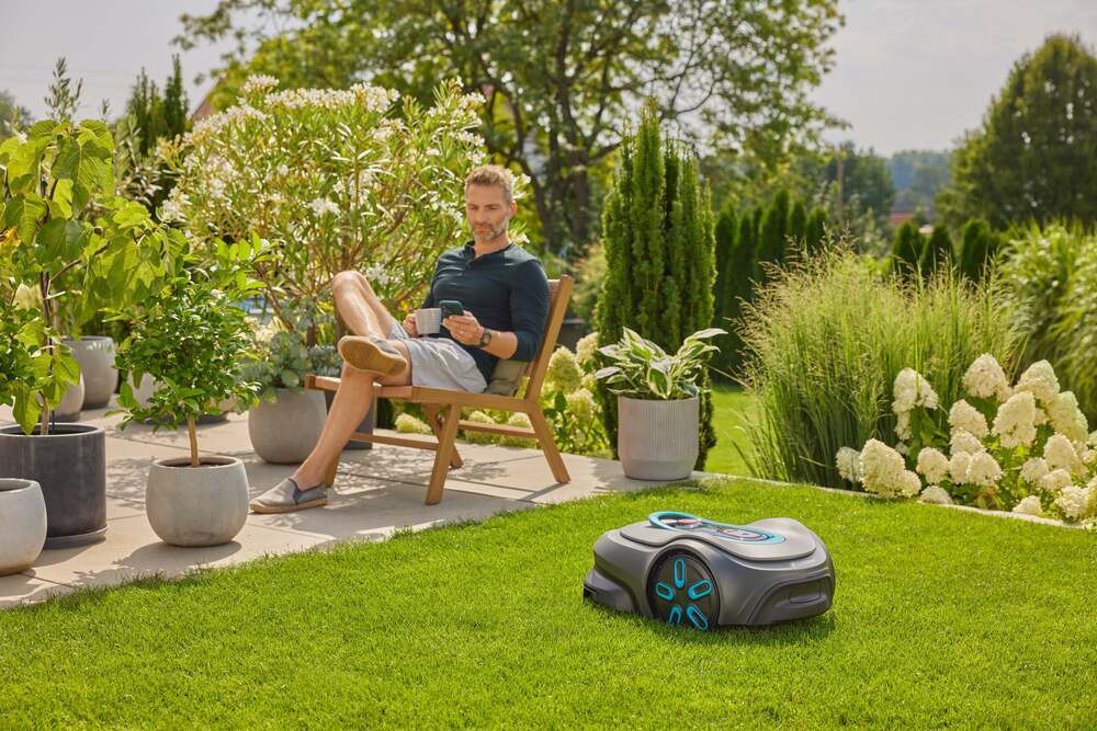 Prezentarea mașinii de tuns iarbă robot Gardena Sileno Free 800