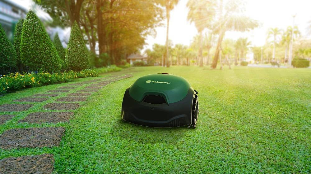Prezentarea mașinii de tuns iarba robot Robomow RT300