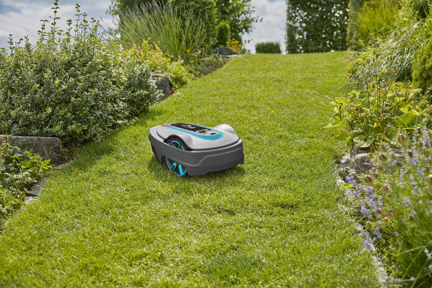 Prezentarea mașinii de tuns iarba robot Gardena Sileno city 400